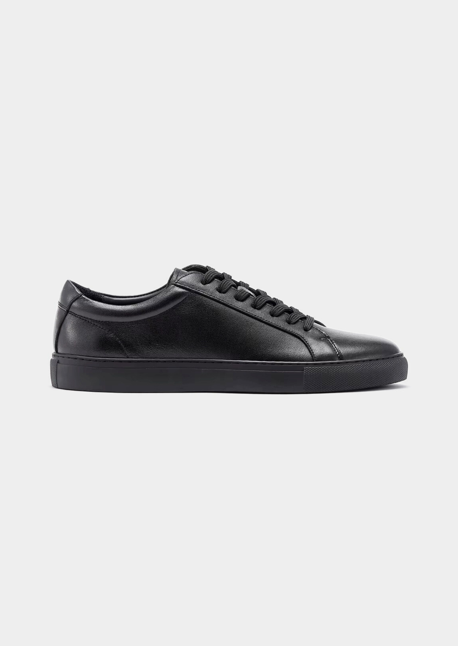 Black Essential Leather Sneaker | Vallentty