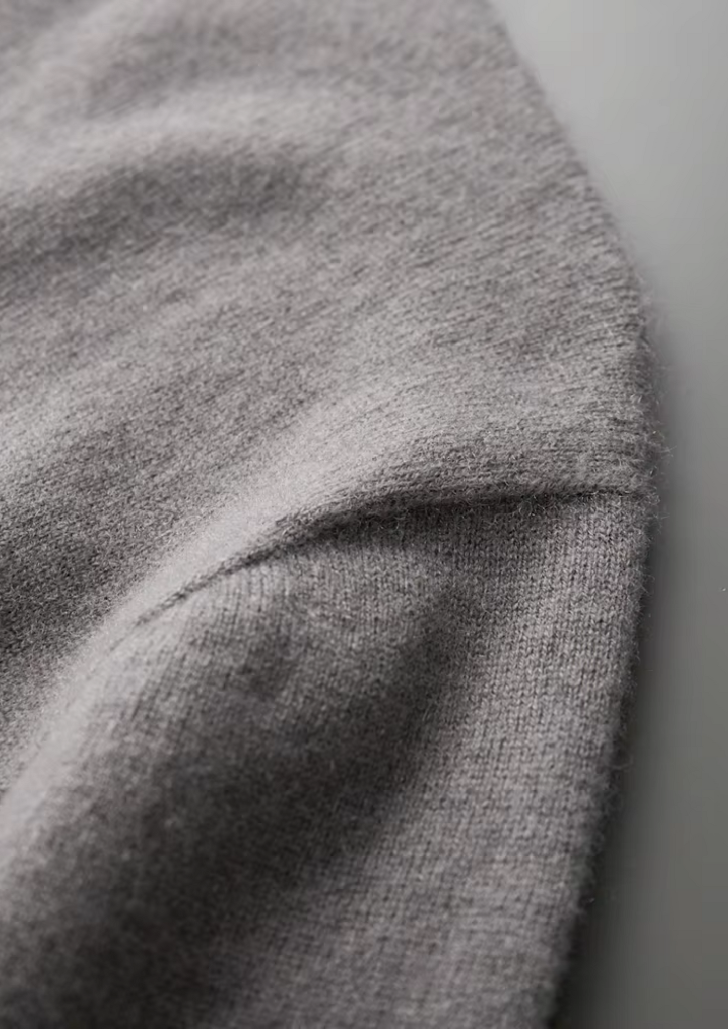 Premium Cashmere Classic Crewneck T-Shirt - Ashen Truffle | Vallentty