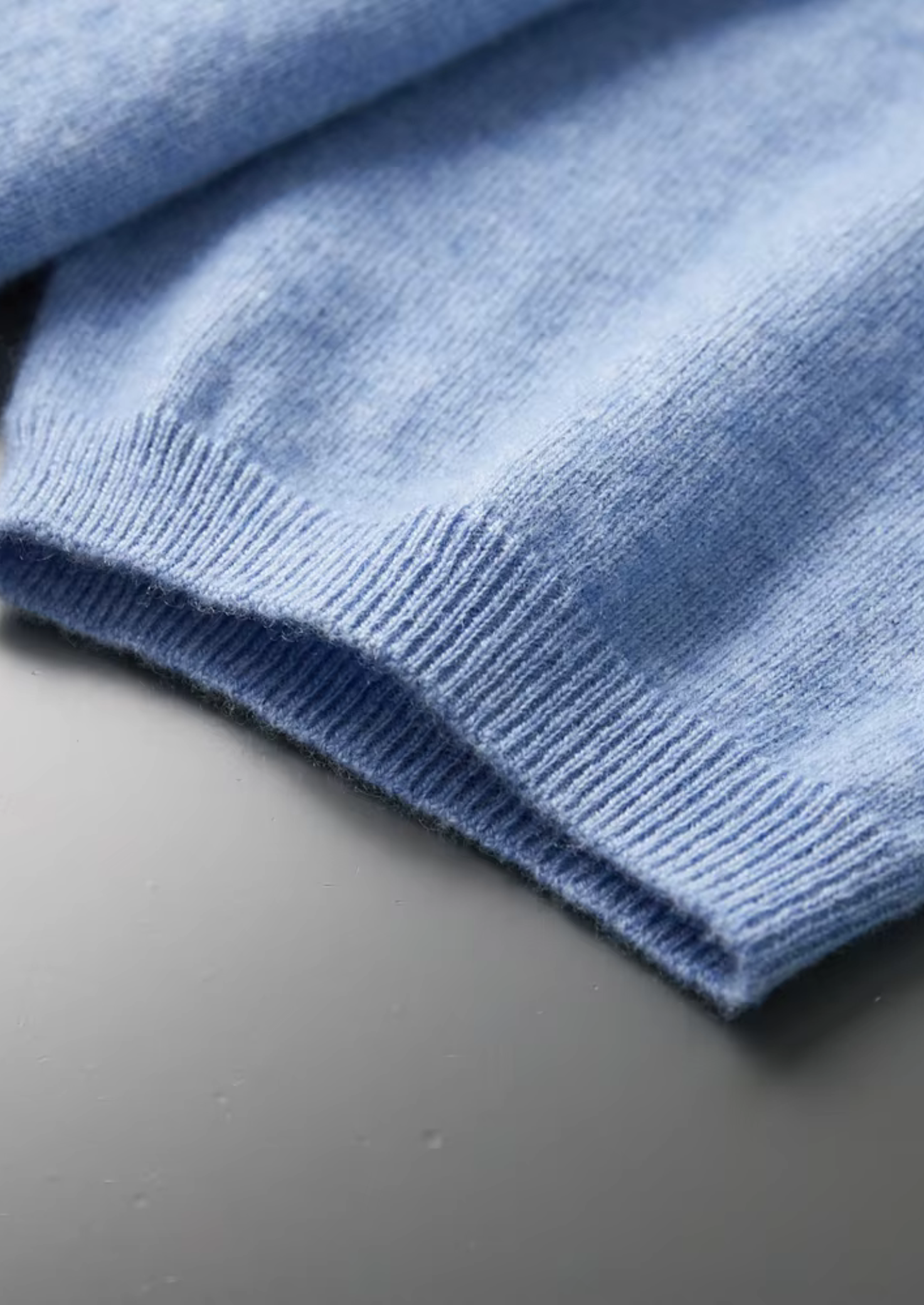 Premium Cashmere Classic Crewneck T-Shirt - Light Blue | Vallentty