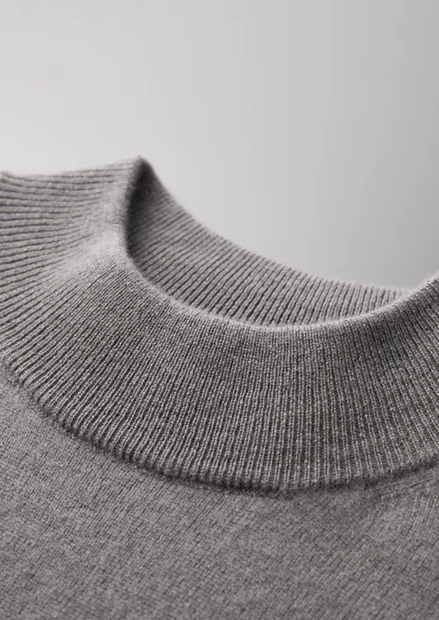 Premium Cashmere Mock Neck T-Shirt | Vallentty