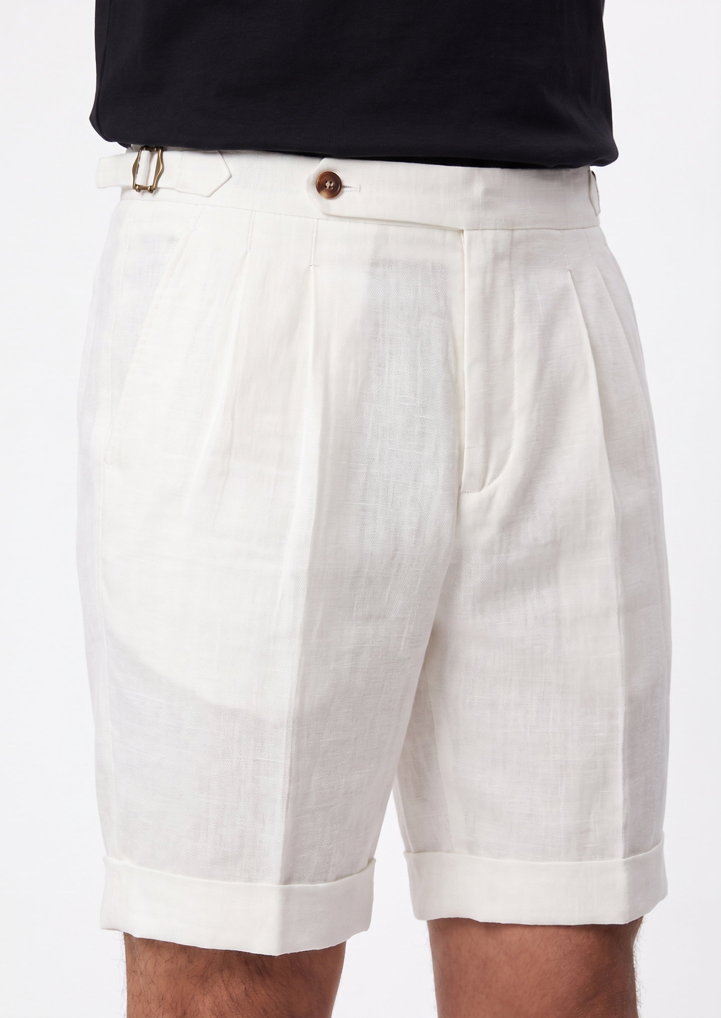 White Pleated Linen Seaside Shorts | Vallentty