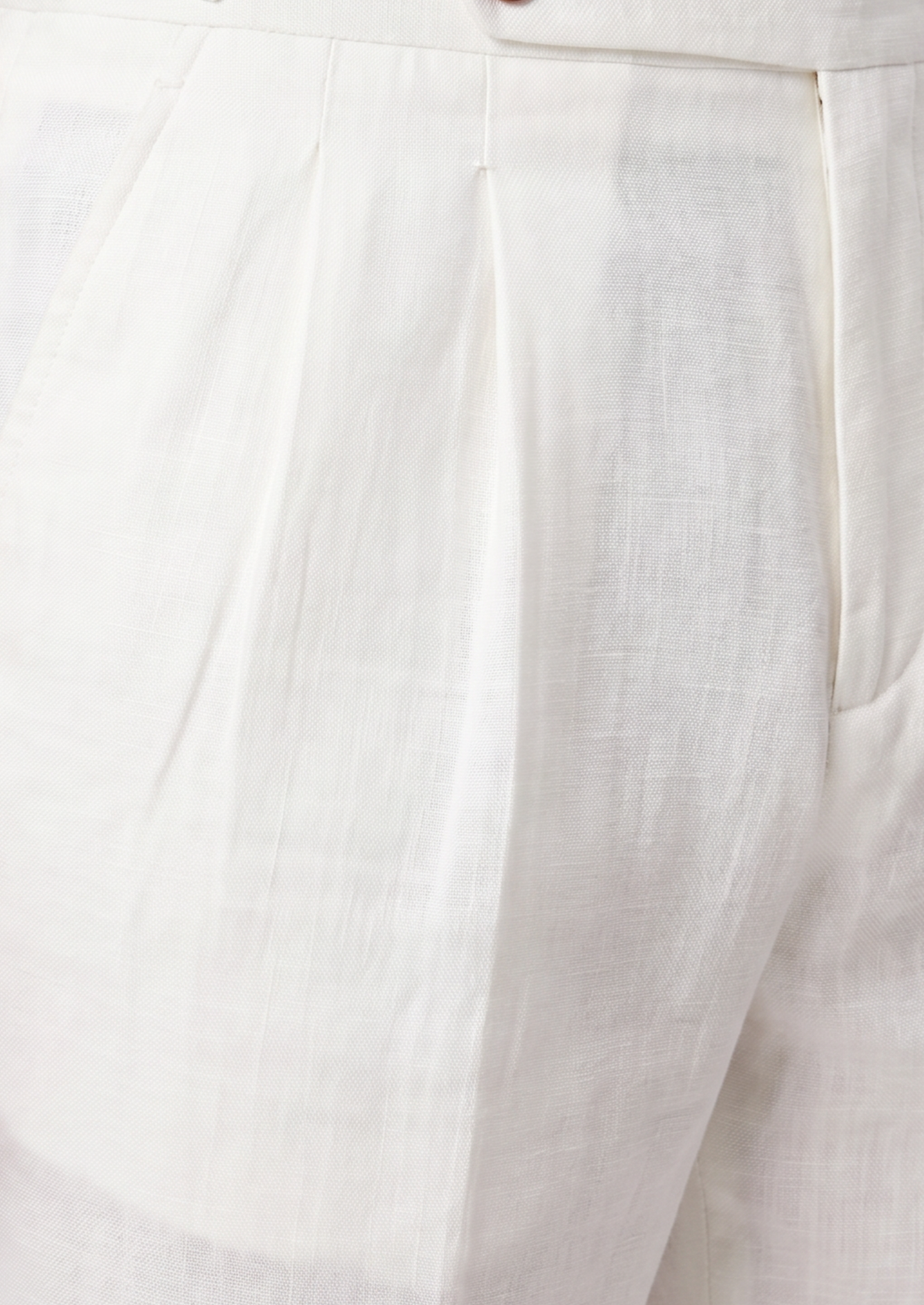 White Pleated Linen Seaside Shorts | Vallentty