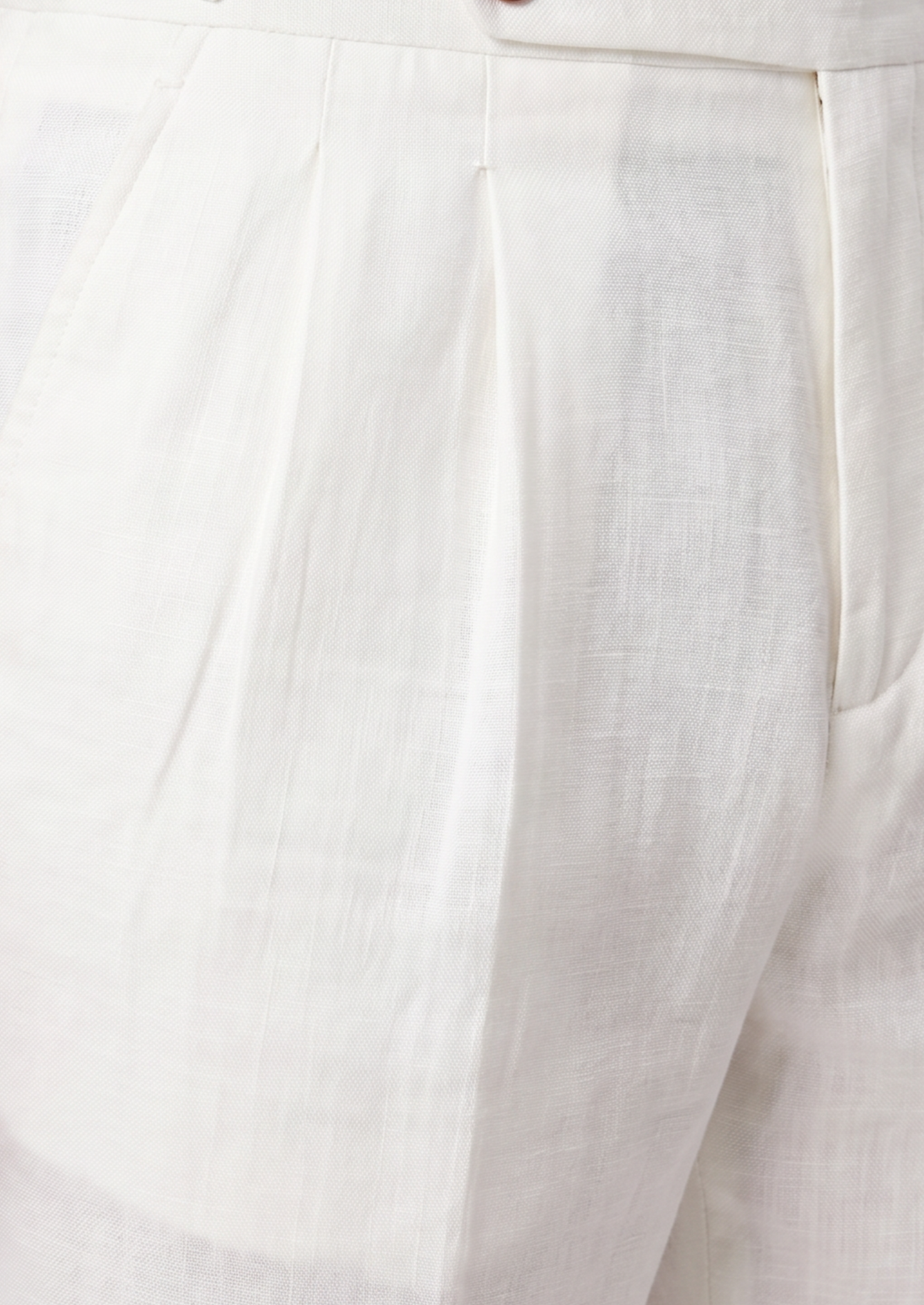 White Pleated Linen Seaside Shorts | Vallentty
