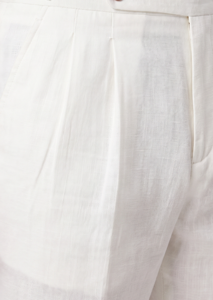 White Pleated Linen Seaside Shorts | Vallentty