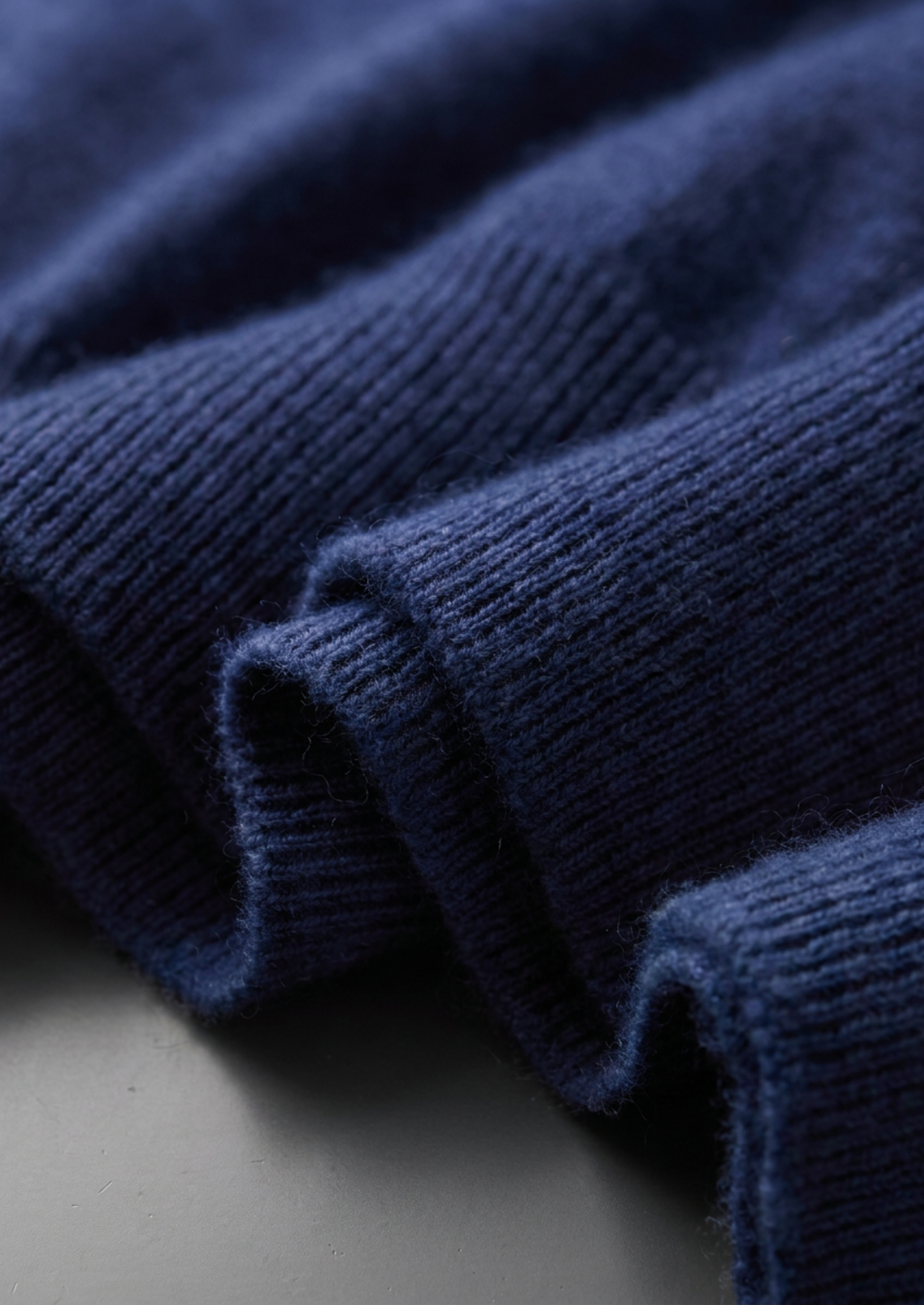 Premium Cashmere Classic Crewneck T-Shirt - Navy Blue | Vallentty