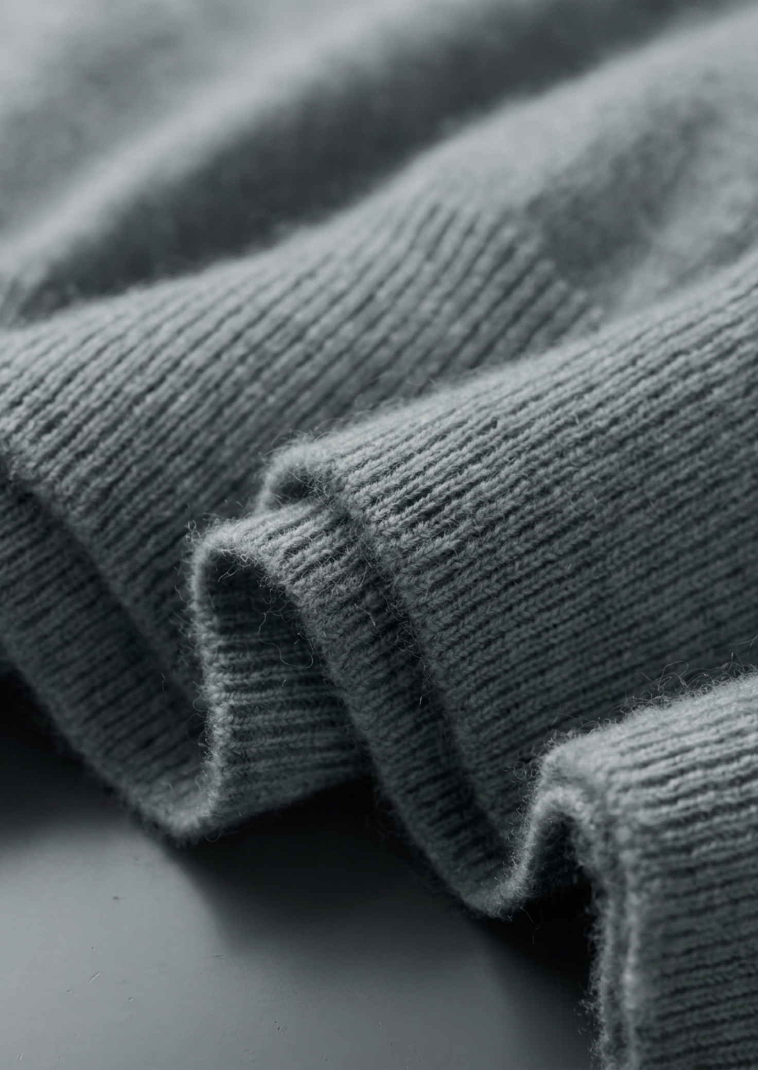 Premium Cashmere Classic Crewneck T-Shirt - Shadow Flint | Vallentty