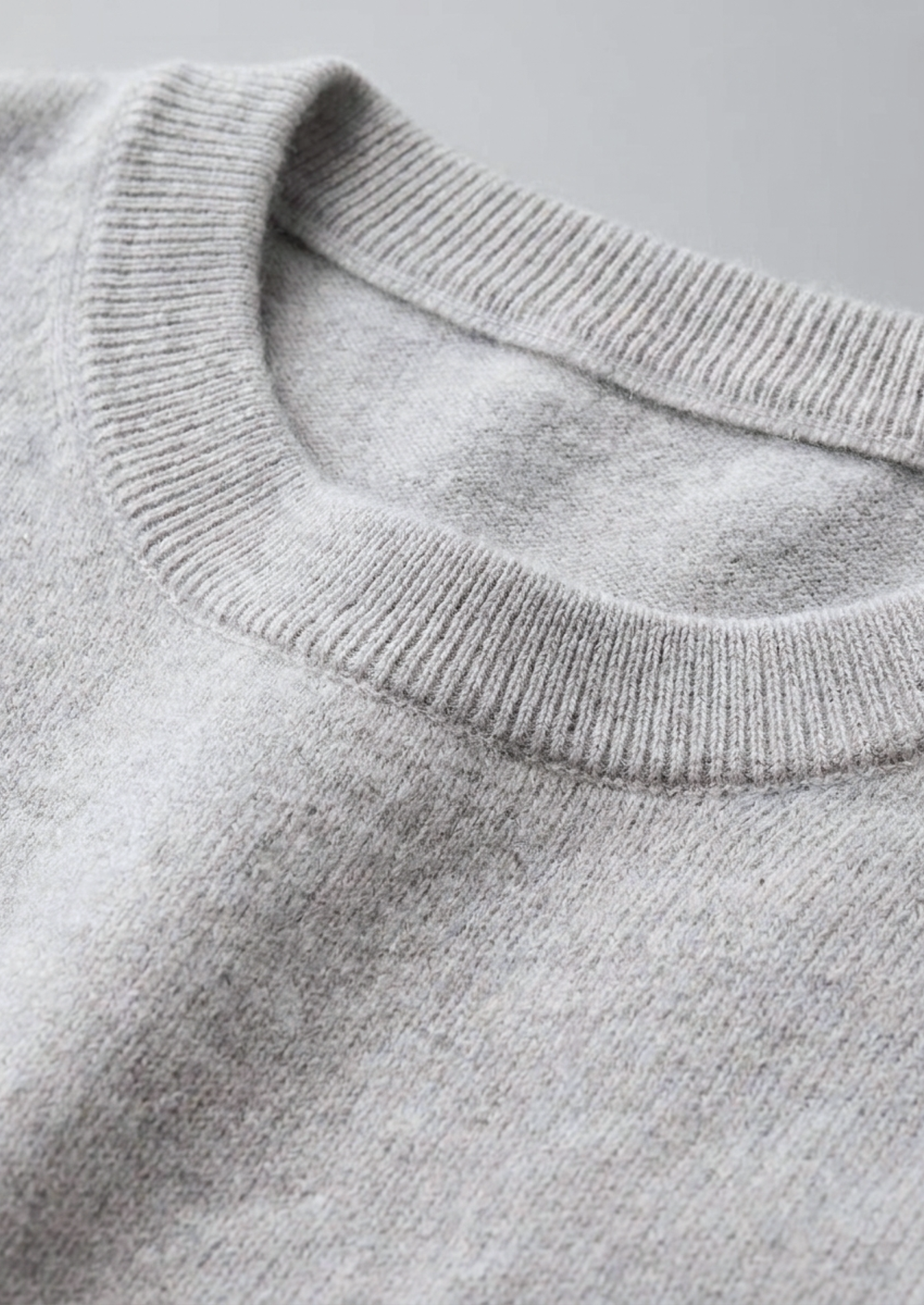 Premium Cashmere Classic Crewneck T-Shirt - Light Gray | Vallentty