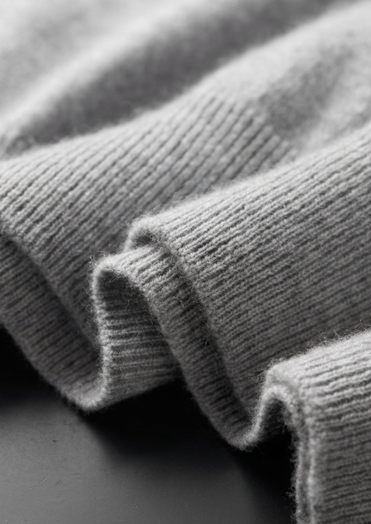 Premium Cashmere Classic Crewneck T-Shirt - Light Gray | Vallentty