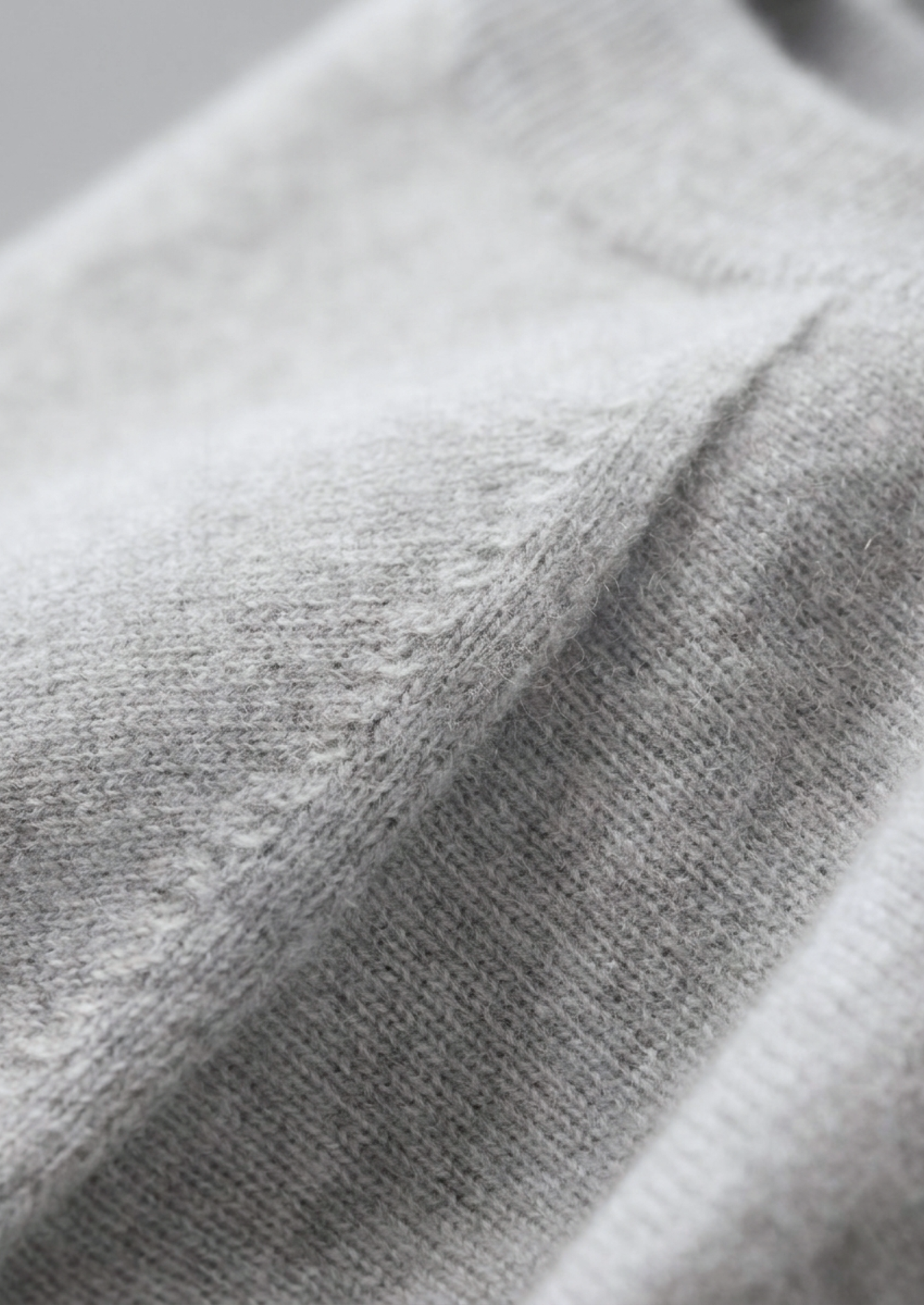Premium Cashmere Classic Crewneck T-Shirt - Light Gray | Vallentty