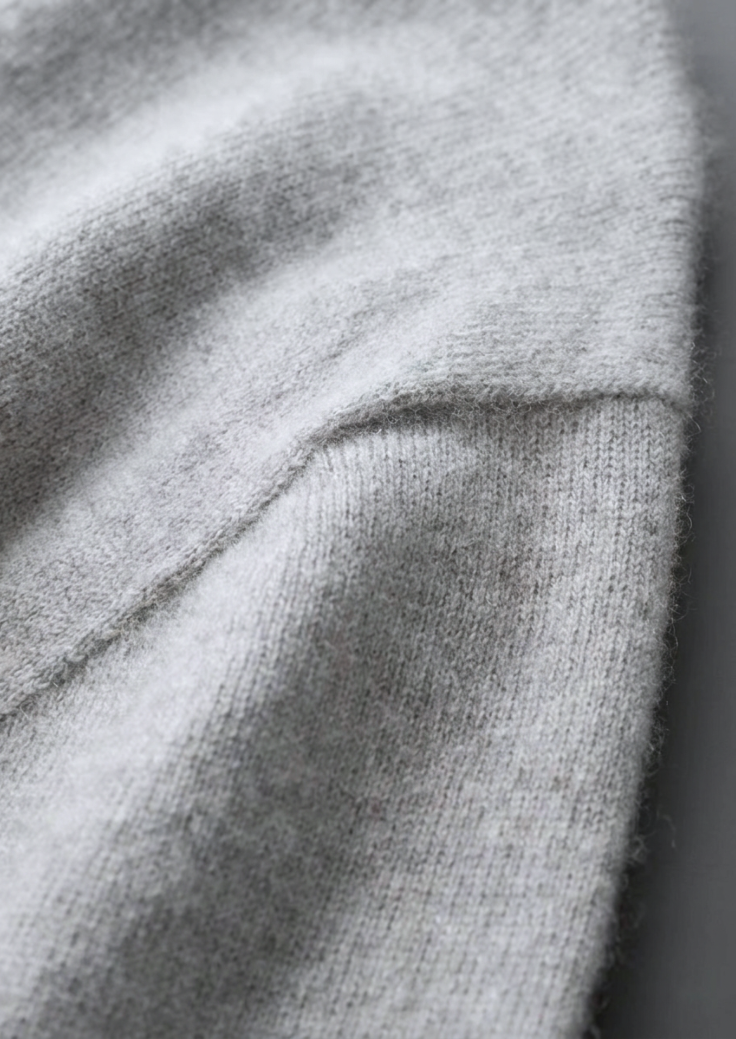Premium Cashmere Classic Crewneck T-Shirt - Light Gray | Vallentty