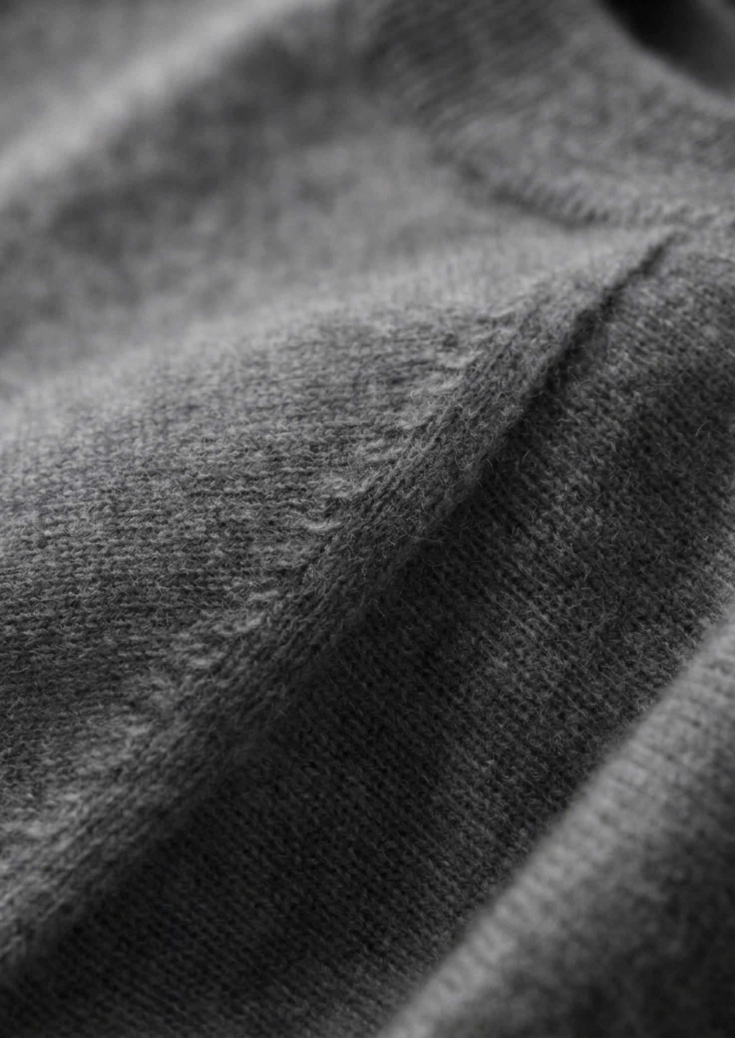 Premium Cashmere Classic Crewneck T-Shirt - Dark Gray | Vallentty