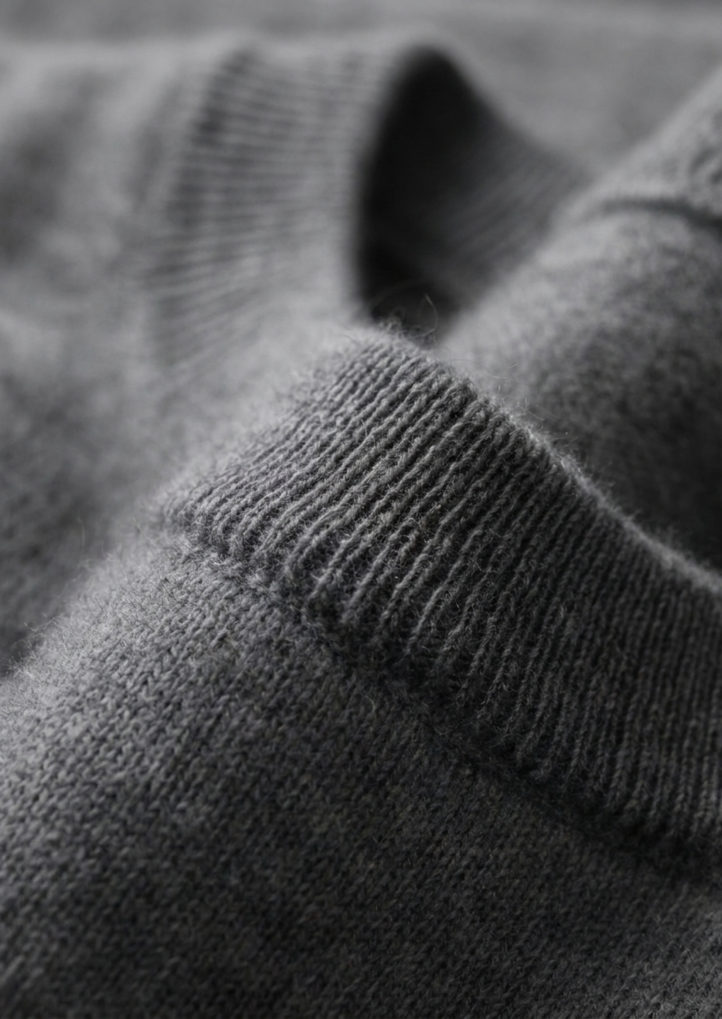 Premium Cashmere Classic Crewneck T-Shirt - Dark Gray | Vallentty
