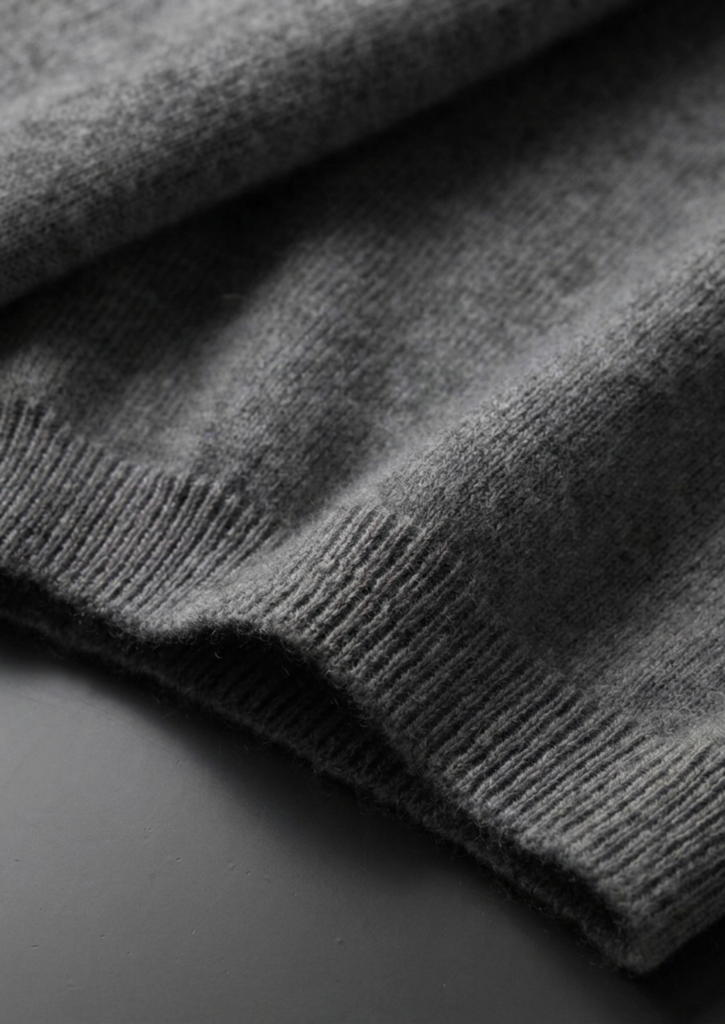 Premium Cashmere Classic Crewneck T-Shirt - Dark Gray | Vallentty