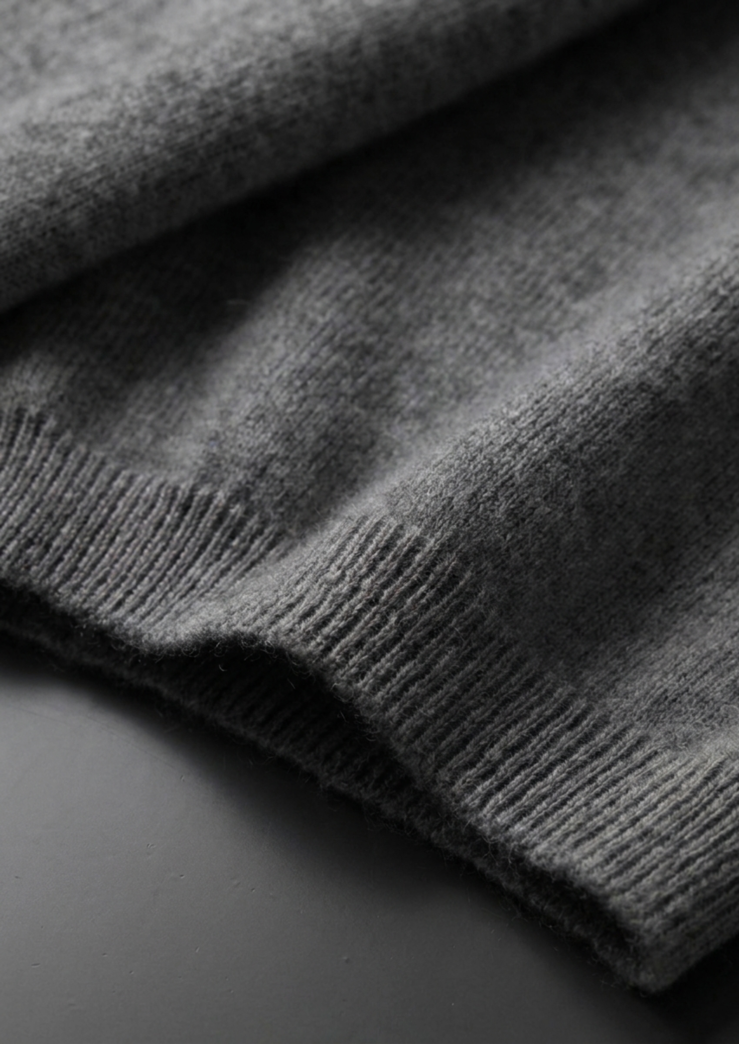 Premium Cashmere Classic Crewneck T-Shirt - Dark Gray | Vallentty