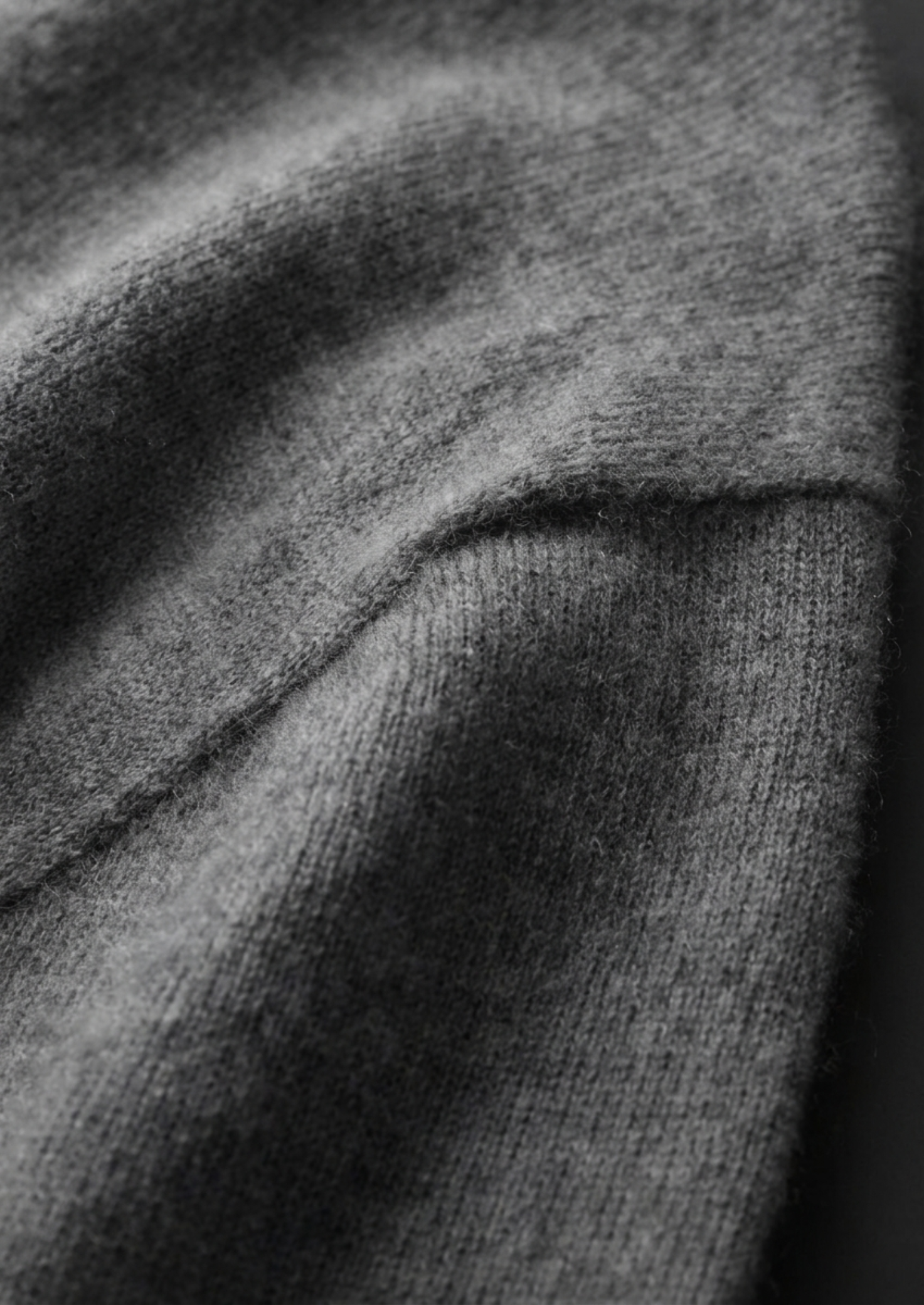 Premium Cashmere Classic Crewneck T-Shirt - Dark Gray | Vallentty
