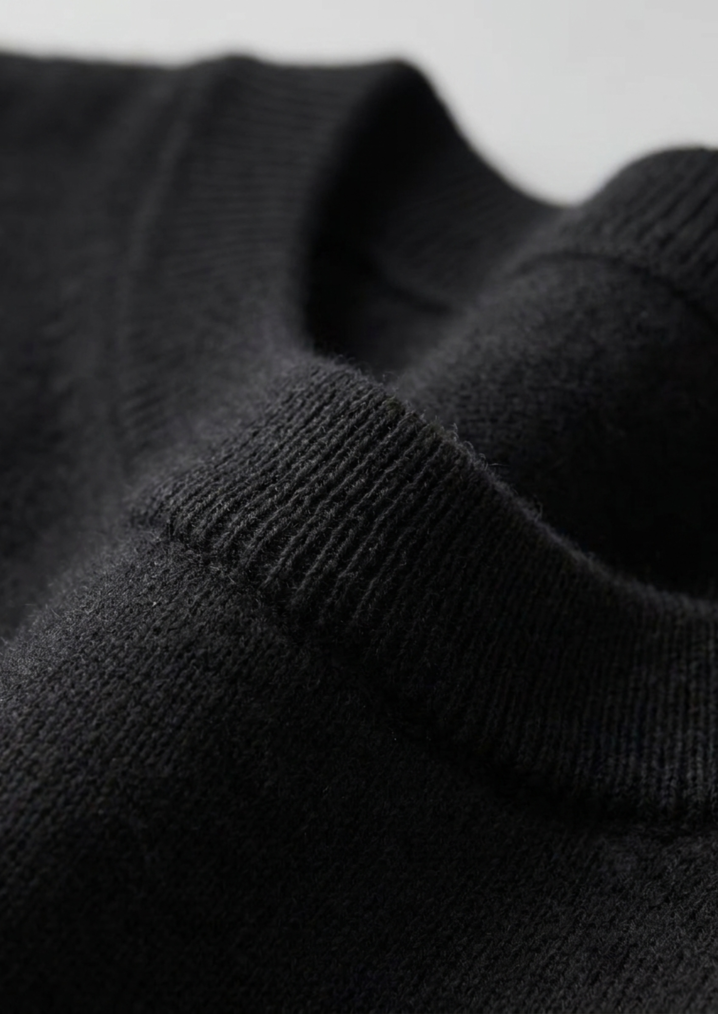 Premium Cashmere Classic Crewneck T-Shirt - Black | Vallentty