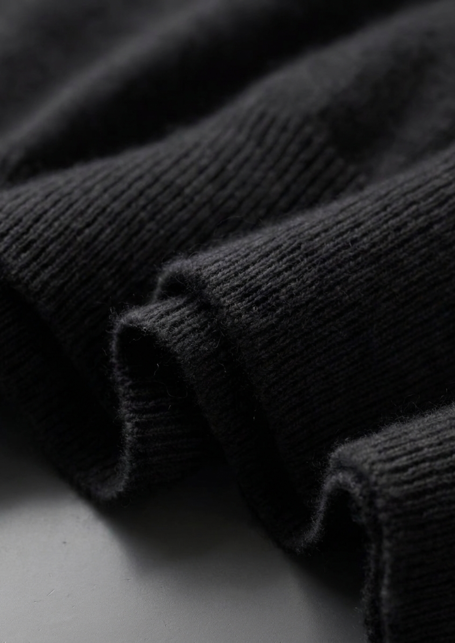 Premium Cashmere Classic Crewneck T-Shirt - Black | Vallentty