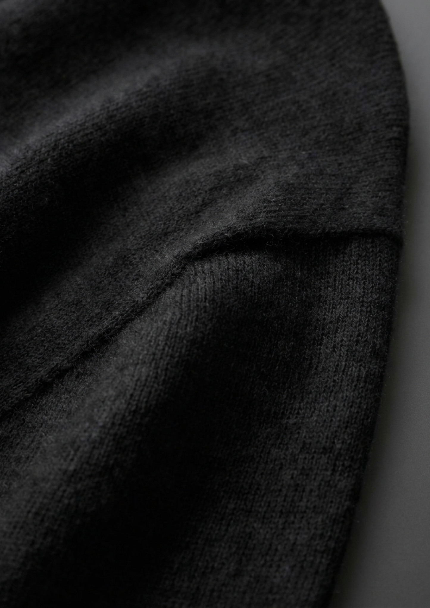 Premium Cashmere Classic Crewneck T-Shirt - Black | Vallentty